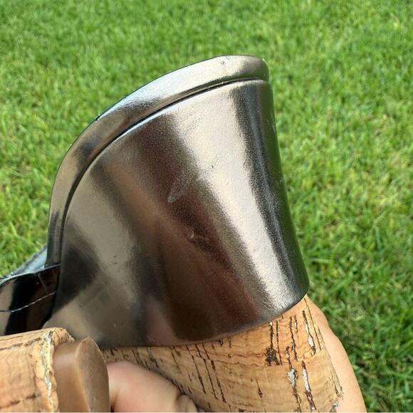 VINTAGE GUESS Silver Women's Platform Sandals size 9.5 great condition - Picture 6 of 6